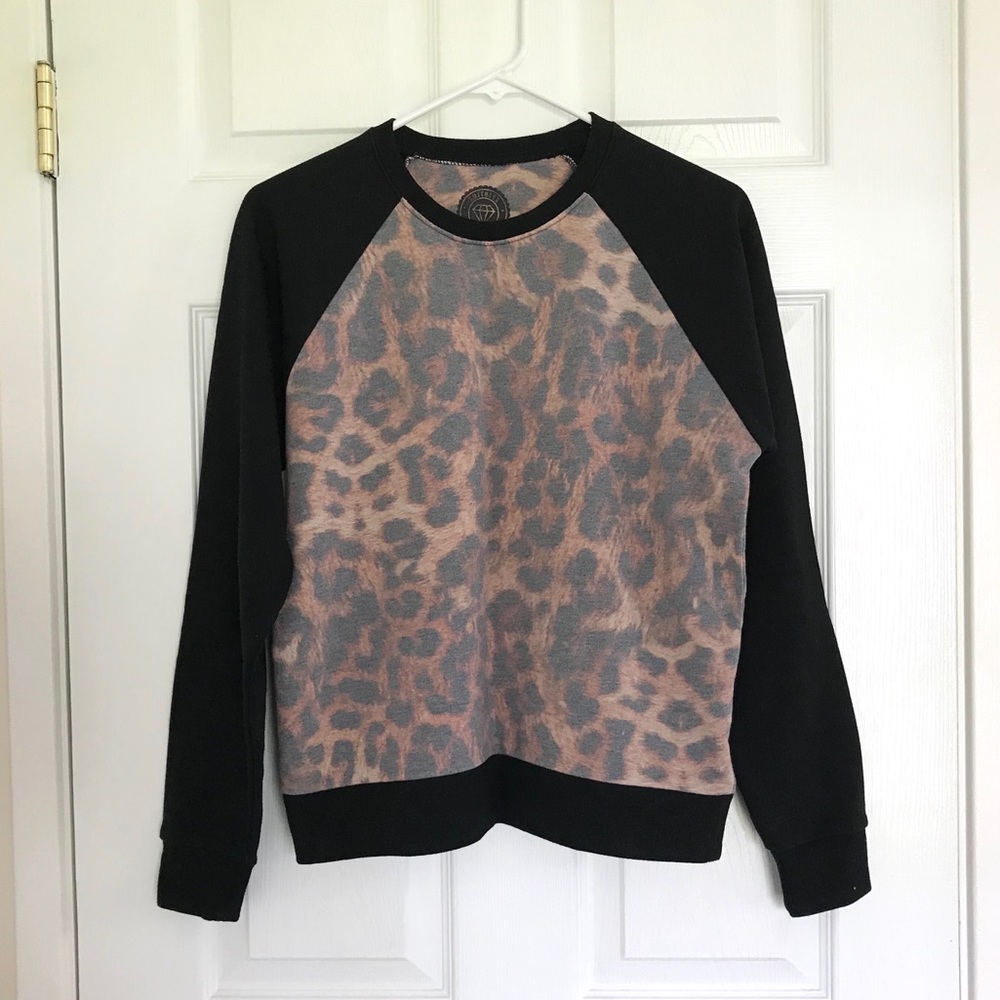 URBAN OUTFITTERS crew neck sweatshirt | Leopard